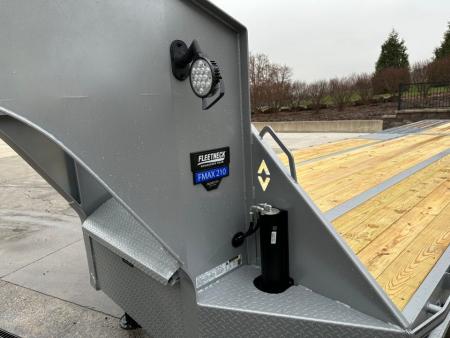 New Diamond C 32' FMAX210 Gooseneck w/Hydraulic Dovetail - Pacesetter Edition