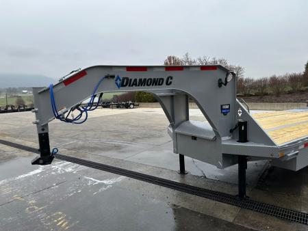 New Diamond C 32' FMAX210 Gooseneck w/Hydraulic Dovetail - Pacesetter Edition
