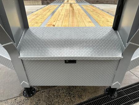 New Diamond C 32' FMAX210 Gooseneck w/Hydraulic Dovetail - Pacesetter Edition