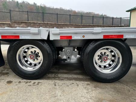 New Diamond C 32' FMAX210 Gooseneck w/Hydraulic Dovetail - Pacesetter Edition