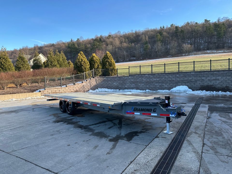 New Diamond C 24' Deckover Tilt (DET208)