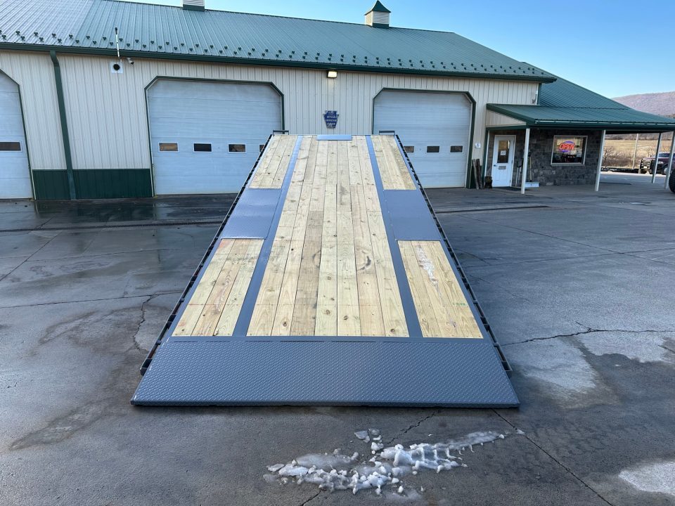 New Diamond C 24' Deckover Tilt (DET208)
