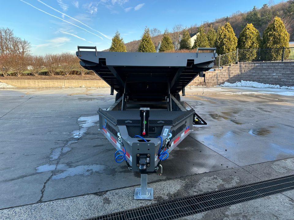 New Diamond C 24' Deckover Tilt (DET208)