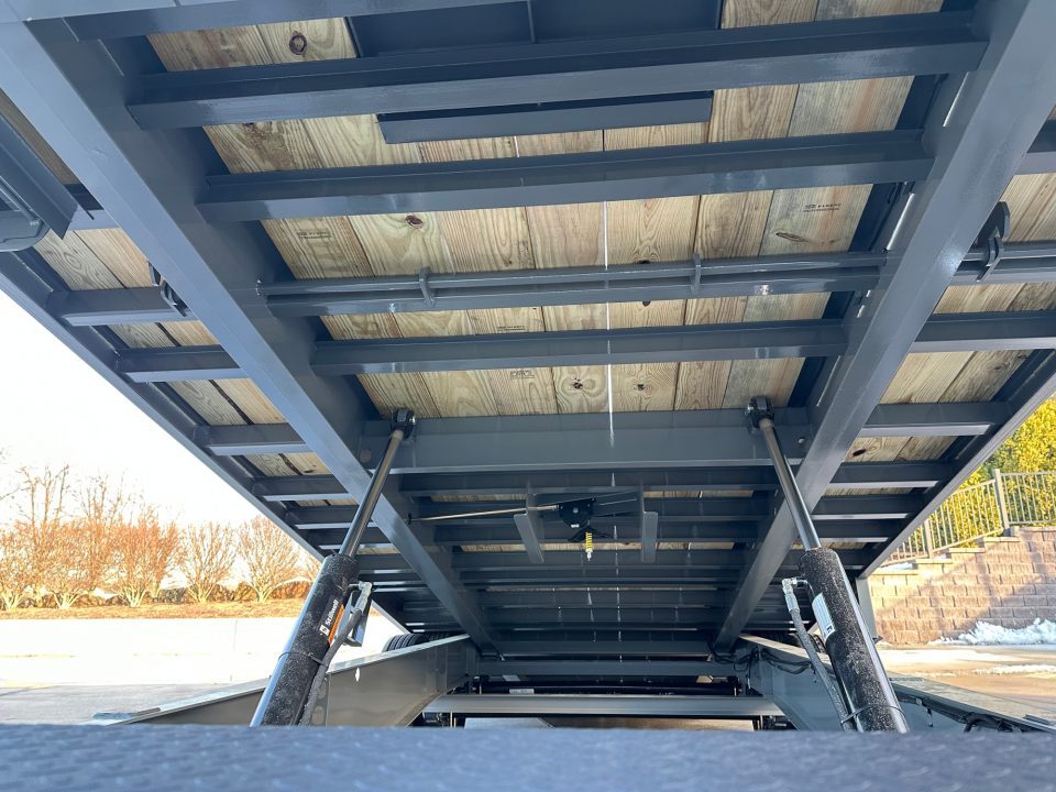New Diamond C 24' Deckover Tilt (DET208)