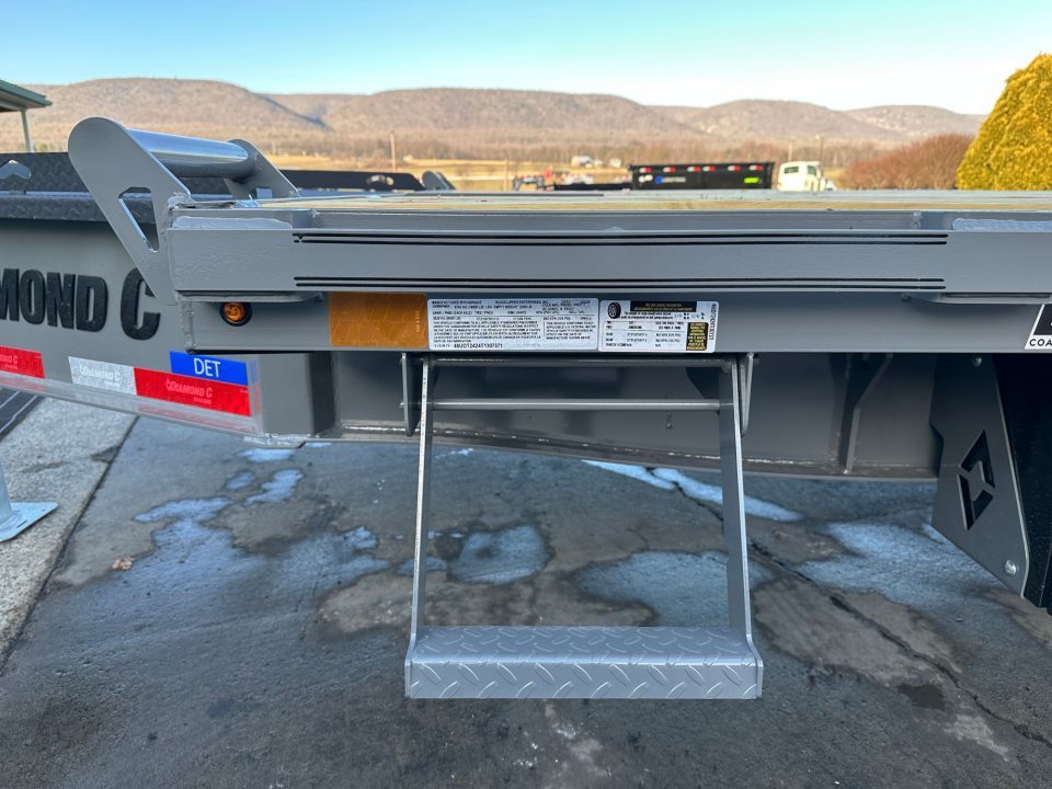 New Diamond C 24' Deckover Tilt (DET208)