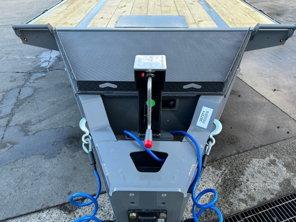 New Diamond C 24' Deckover Tilt (DET208)