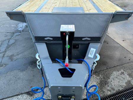 New Diamond C 24' Deckover Tilt (DET208)