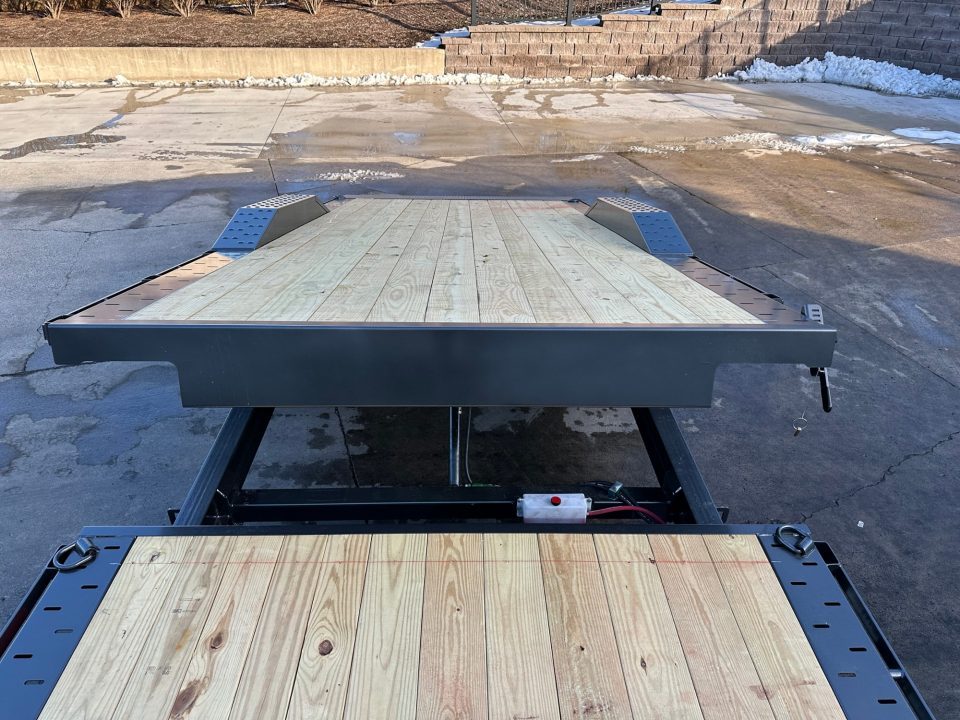 New Diamond C 22' Full Width Hydraulic Dampening Tilt (HXD 207)