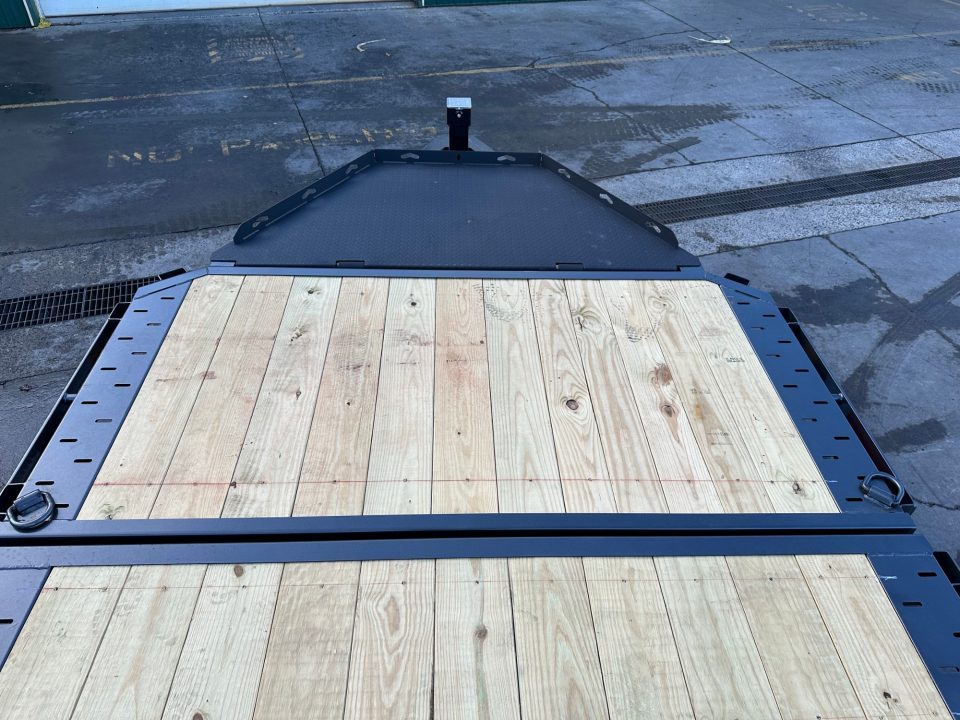 New Diamond C 22' Full Width Hydraulic Dampening Tilt (HXD 207)