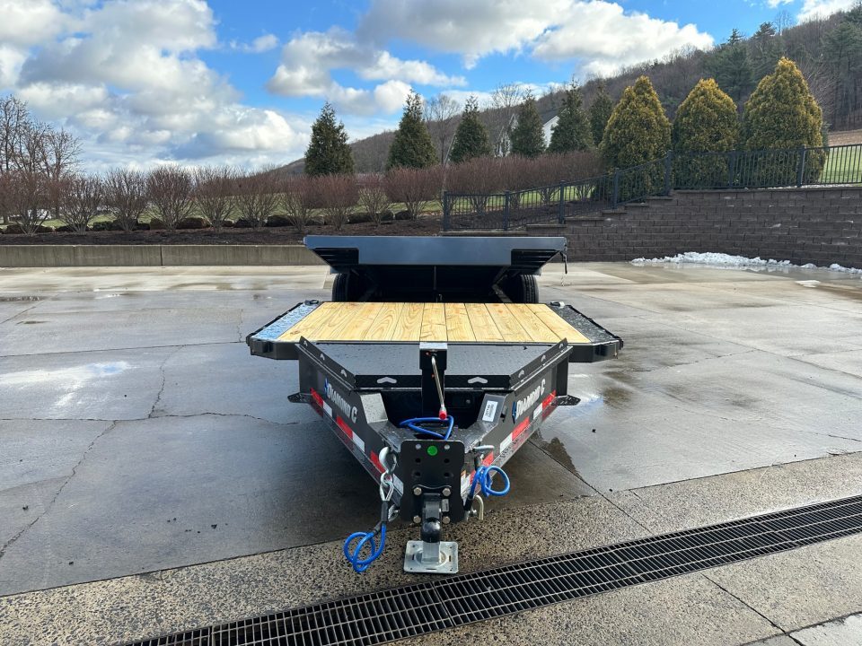 New Diamond C 24' Hydraulic Dampened Tilt (HXD)