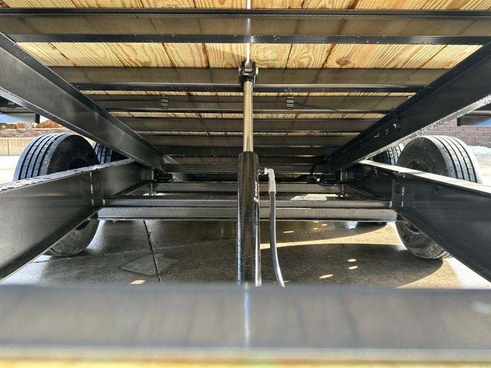 New Diamond C 24' Hydraulic Dampened Tilt (HXD)