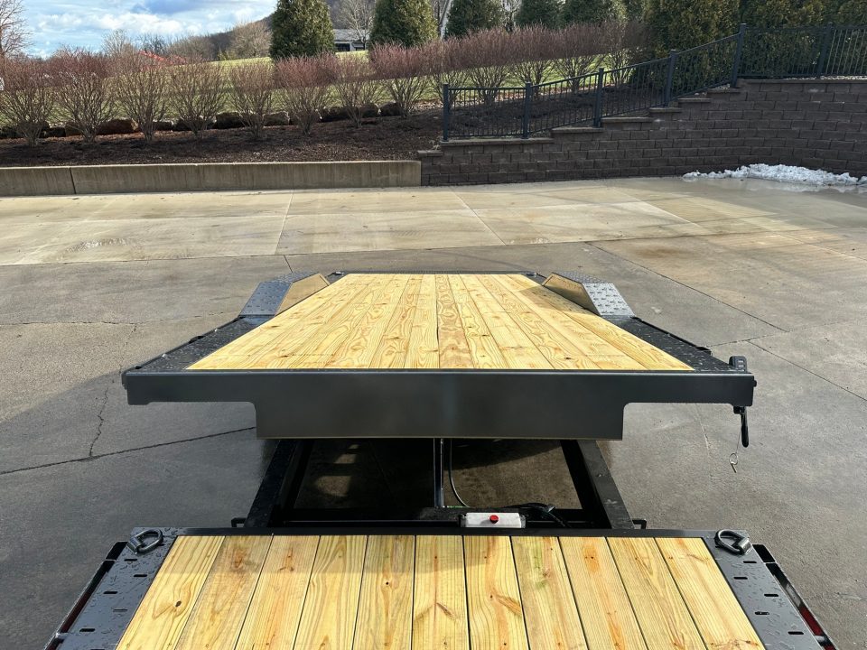 New Diamond C 24' Hydraulic Dampened Tilt (HXD)