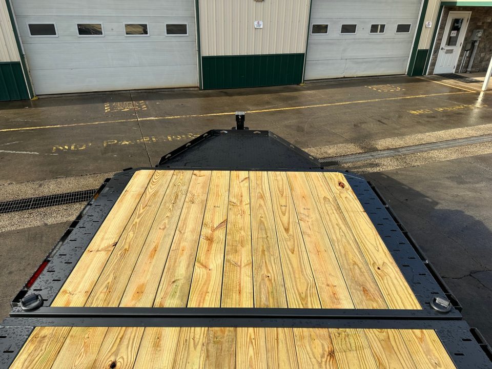 New Diamond C 24' Hydraulic Dampened Tilt (HXD)