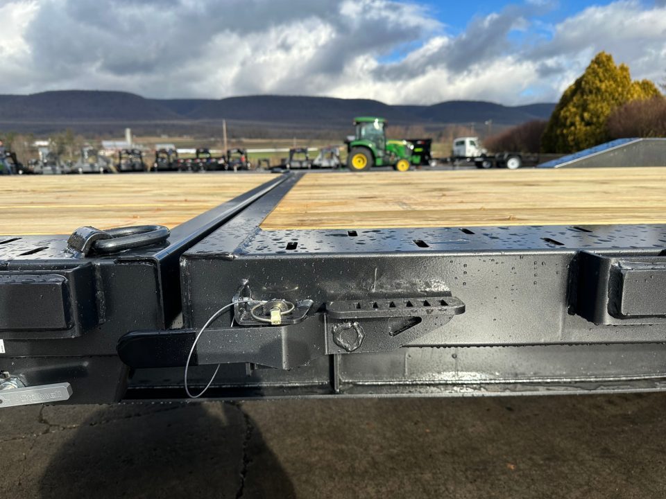 New Diamond C 24' Hydraulic Dampened Tilt (HXD)