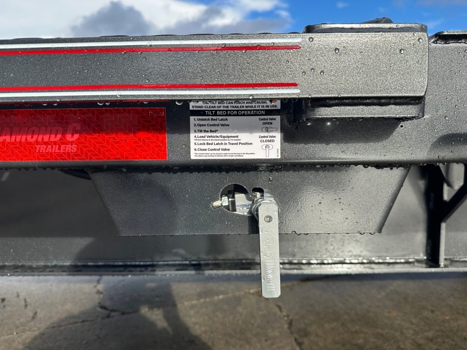 New Diamond C 24' Hydraulic Dampened Tilt (HXD)