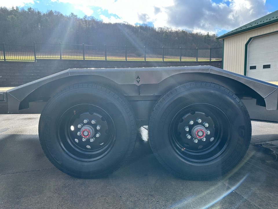 New Diamond C 24' Hydraulic Dampened Tilt (HXD)