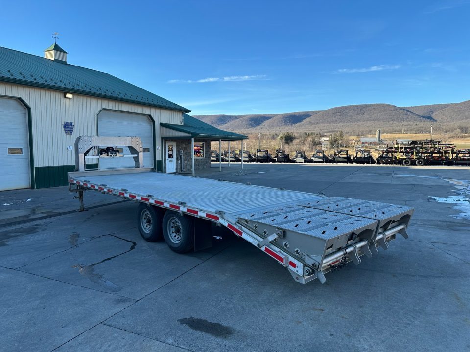 Used 2019 EBY Trailers GN16K Gooseneck w/Max Ramps & Winch