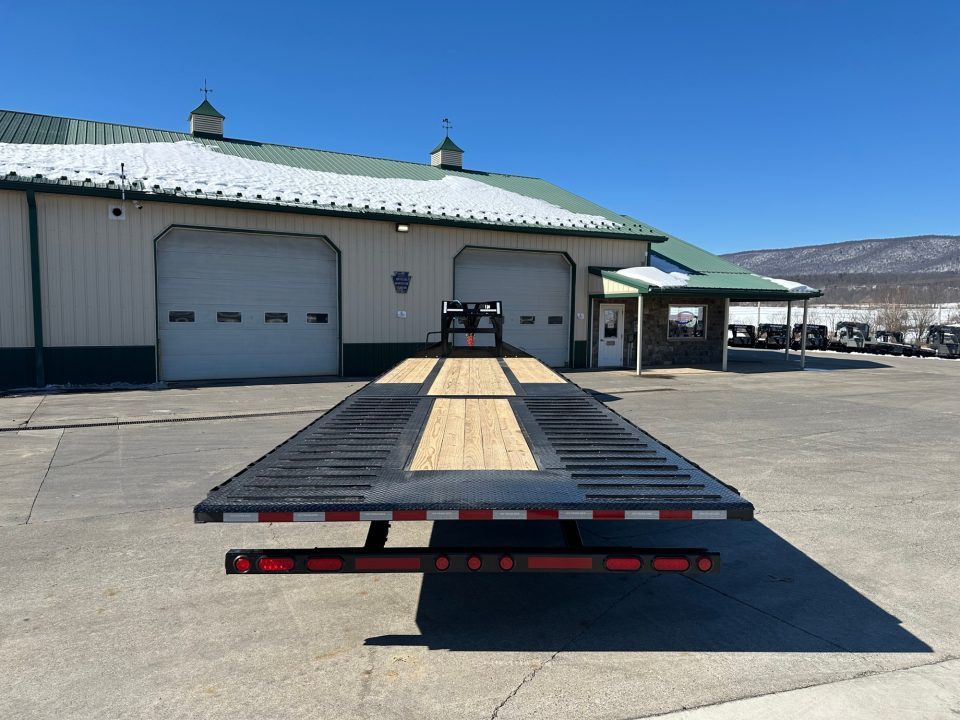 New PJ 32' Voyager Hydraulic Dovetail Gooseneck (LY)