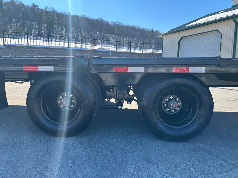 New PJ 32' Voyager Hydraulic Dovetail Gooseneck (LY)