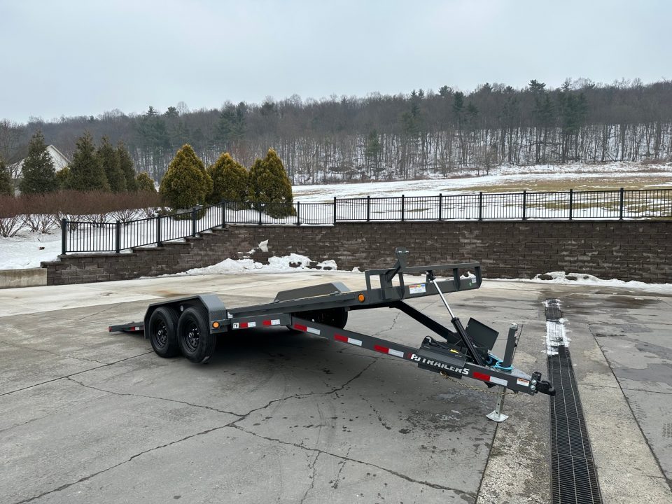 New PJ Trailers 20' Hydraulic Quick Tilt (TH)