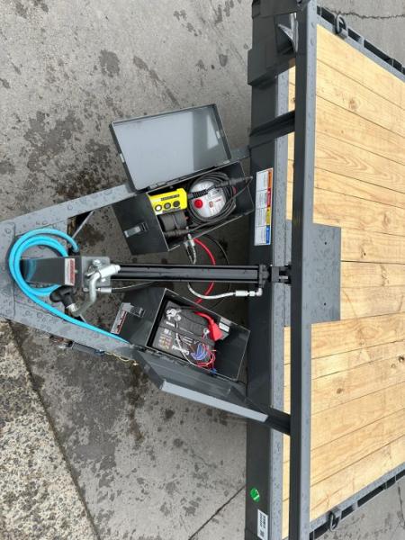 New PJ Trailers 20' Hydraulic Quick Tilt (TH)