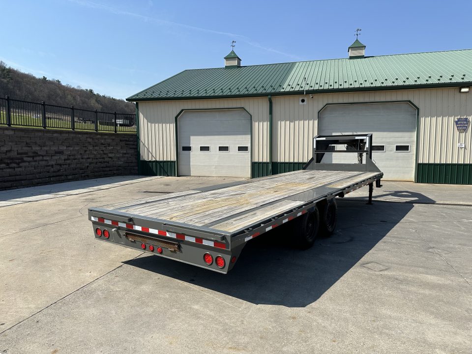 Used 2022 PJ Trailers LS 25' Gooseneck with Slide in Ramps