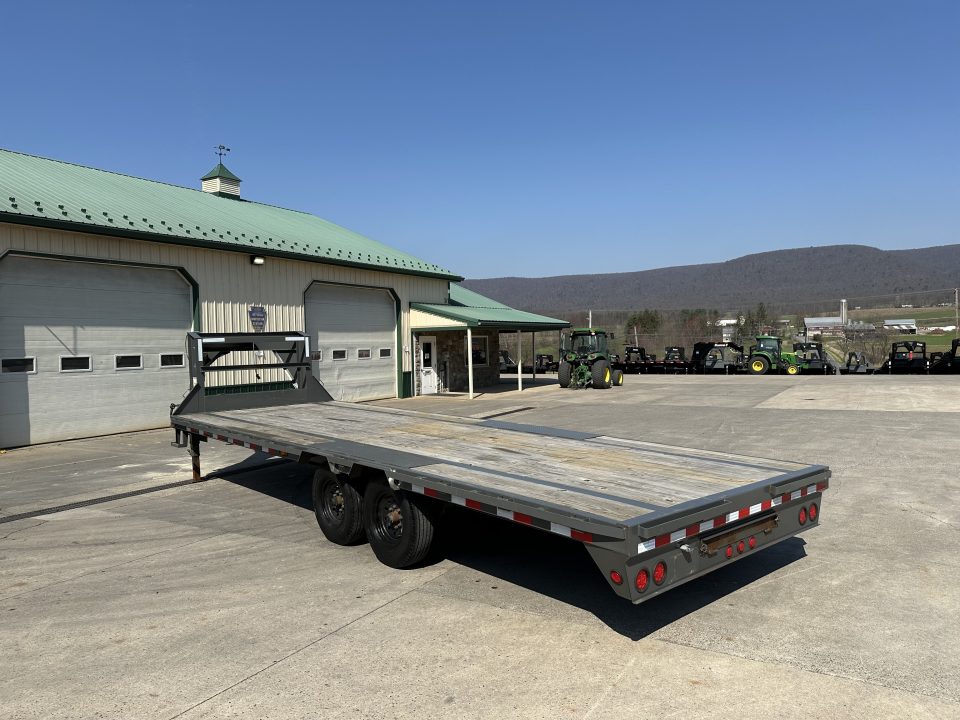 Used 2022 PJ Trailers LS 25' Gooseneck with Slide in Ramps