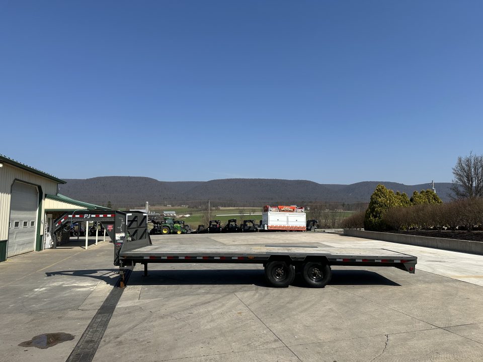 Used 2022 PJ Trailers LS 25' Gooseneck with Slide in Ramps