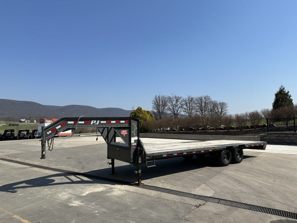 Used 2022 PJ Trailers LS 25' Gooseneck with Slide in Ramps