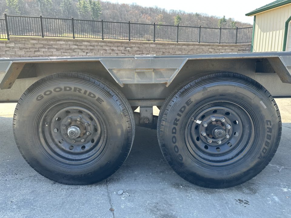 Used 2022 PJ Trailers LS 25' Gooseneck with Slide in Ramps