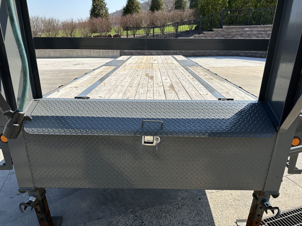 Used 2022 PJ Trailers LS 25' Gooseneck with Slide in Ramps
