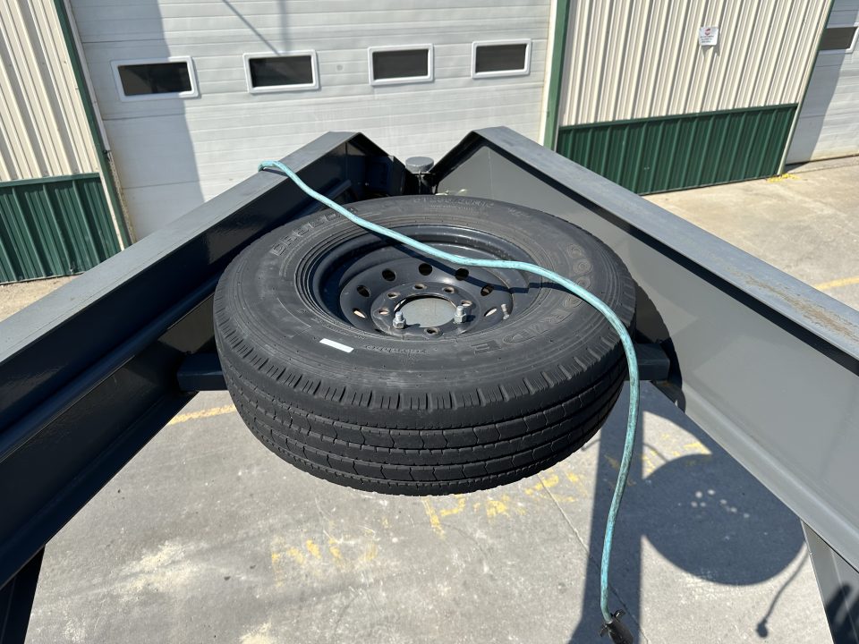 Used 2022 PJ Trailers LS 25' Gooseneck with Slide in Ramps