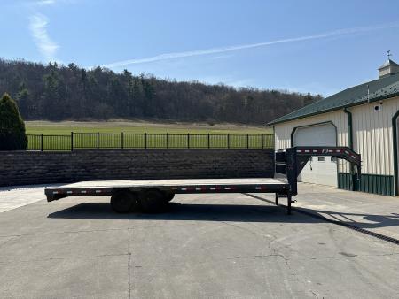 Used 2022 PJ Trailers LS 25' Gooseneck with Slide in Ramps