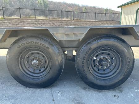 Used 2022 PJ Trailers LS 25' Gooseneck with Slide in Ramps
