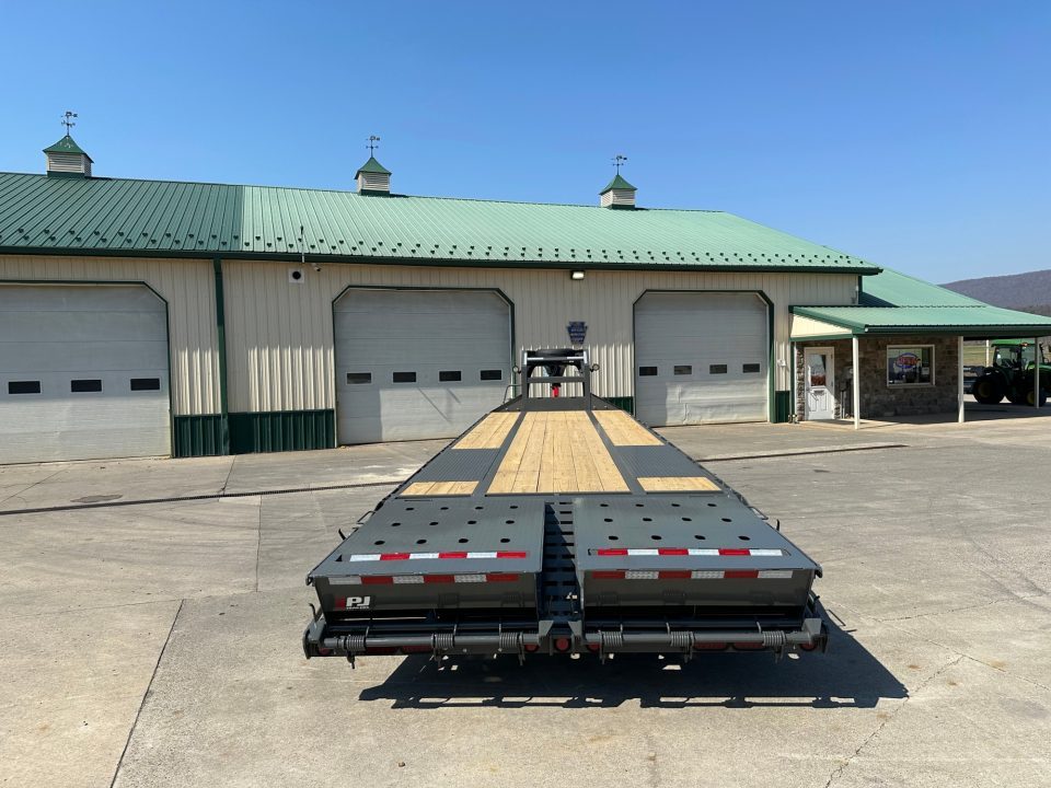 New PJ 32' Low-Pro Flatdeck With Duals (LD) - Monster Ramps