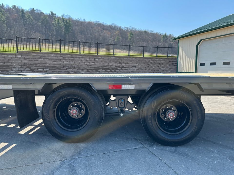 New PJ 32' Low-Pro Flatdeck With Duals (LD) - Monster Ramps