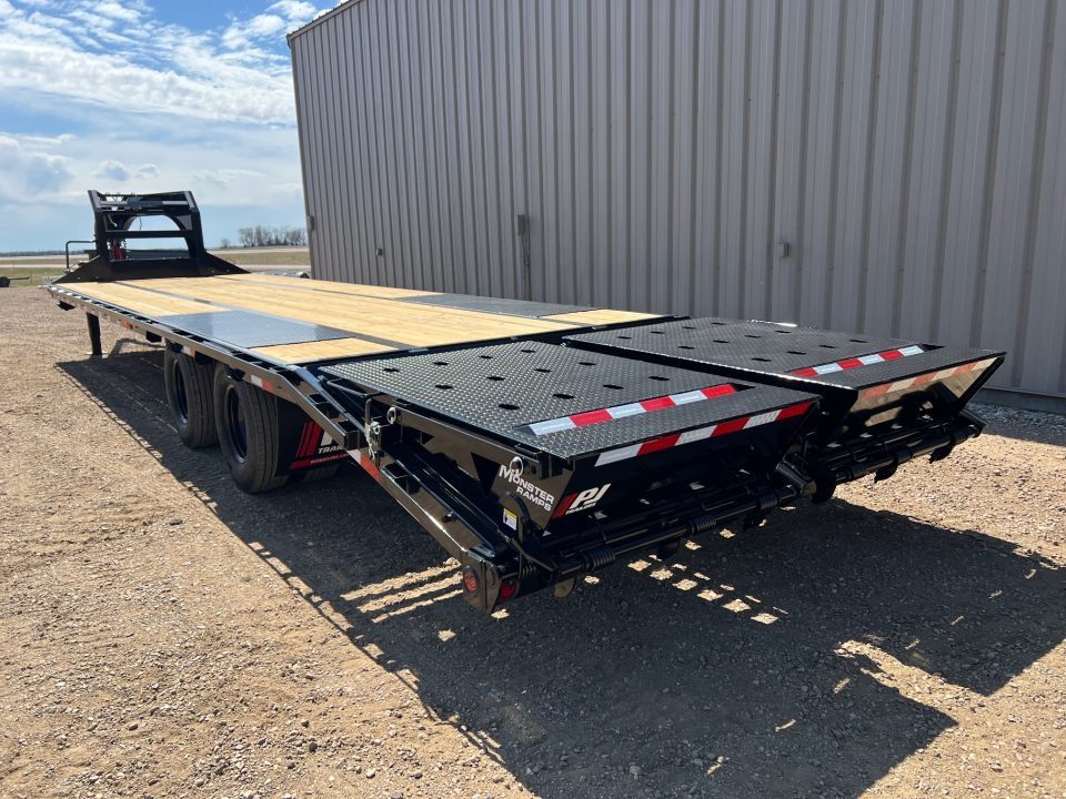 New 2026 PJ Trailers 32 Low Profile LD Tandem Dual Gooseneck Trailer