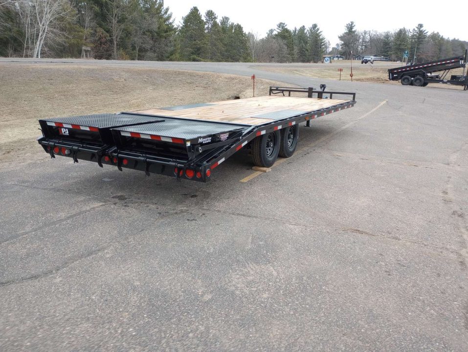 New 2026 PJ TRAILERS 102" x 24' F8 Deckover Trailer
