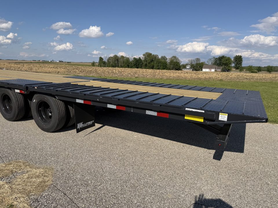New 2026 Hillcrest Trailers 102"x32' (20'+12) 25.9K Hydraulic Dovetail Deckover Trailer