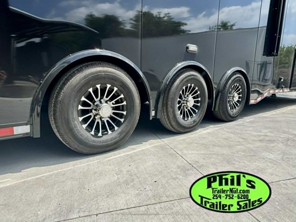 New 2026 Haulmark 8.5X44 GOOSENECK BATHROOM PACKAGE 2 ELECTRIC AWNINGS & AIRLINES! Car / Racing Trailer