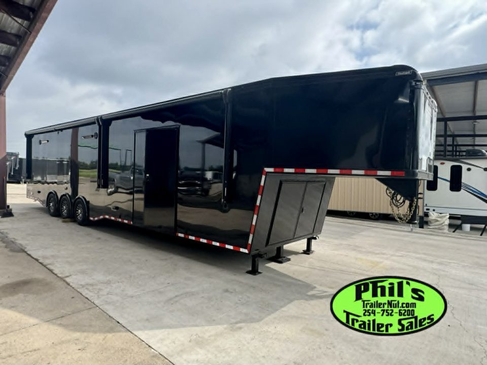 New 2026 Haulmark 8.5X44 GOOSENECK BATHROOM PACKAGE 2 ELECTRIC AWNINGS & AIRLINES! Car / Racing Trailer
