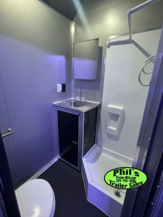 New 2026 Haulmark 8.5X44 GOOSENECK BATHROOM PACKAGE 2 ELECTRIC AWNINGS & AIRLINES! Car / Racing Trailer