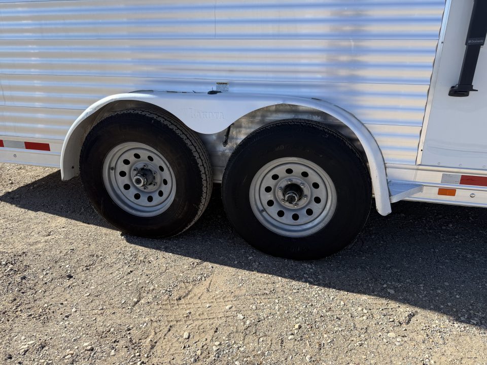 Used 2015 Lakota C39 Horse Trailer