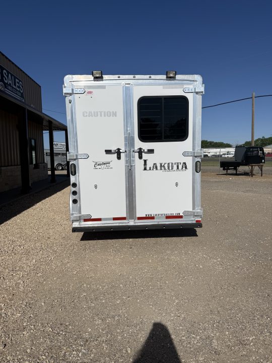 Used 2015 Lakota C39 Horse Trailer