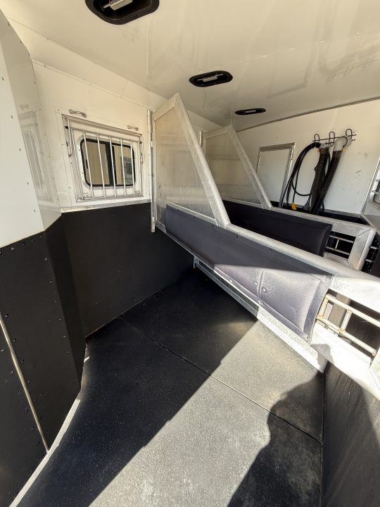 Used 2015 Lakota C39 Horse Trailer
