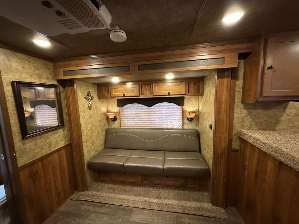 Used 2015 Lakota C39 Horse Trailer