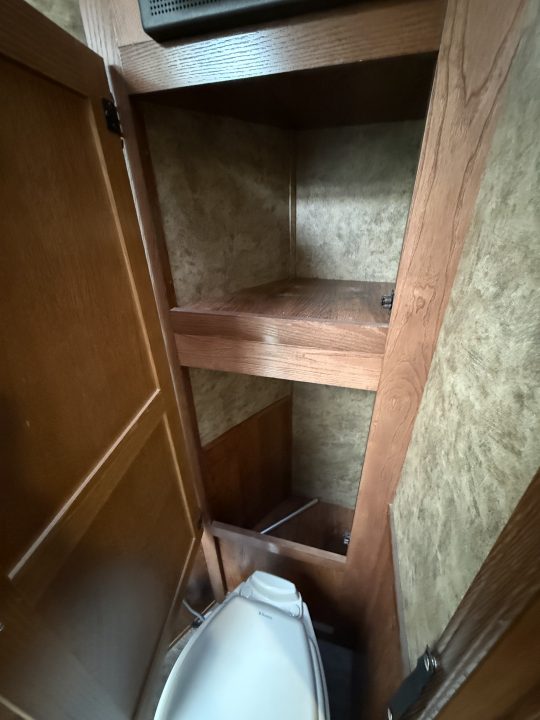 Used 2015 Lakota C39 Horse Trailer