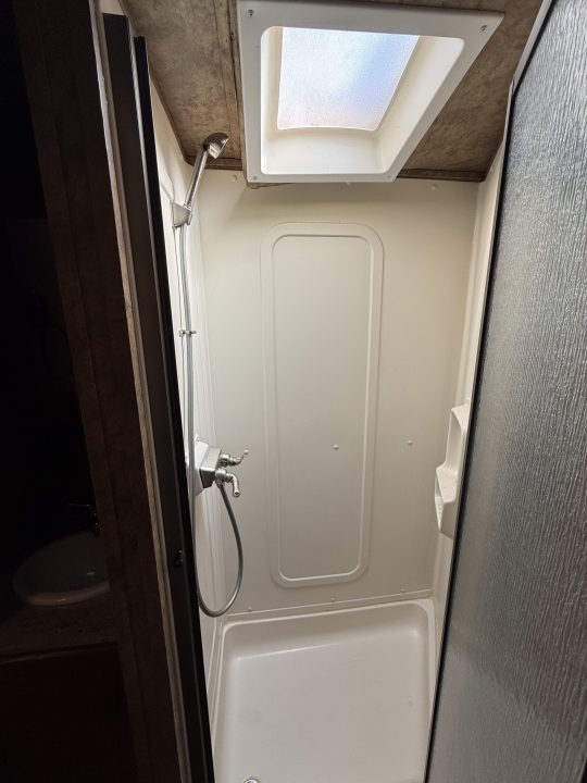 Used 2015 Lakota C39 Horse Trailer
