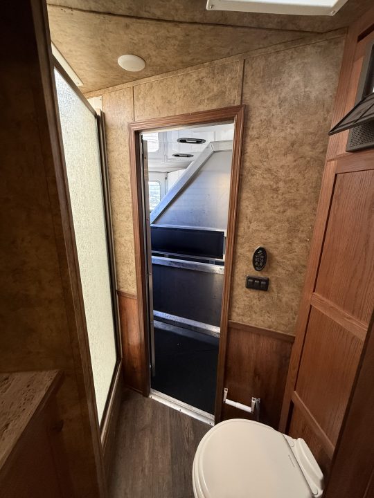 Used 2015 Lakota C39 Horse Trailer