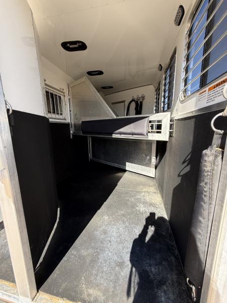 Used 2015 Lakota C39 Horse Trailer